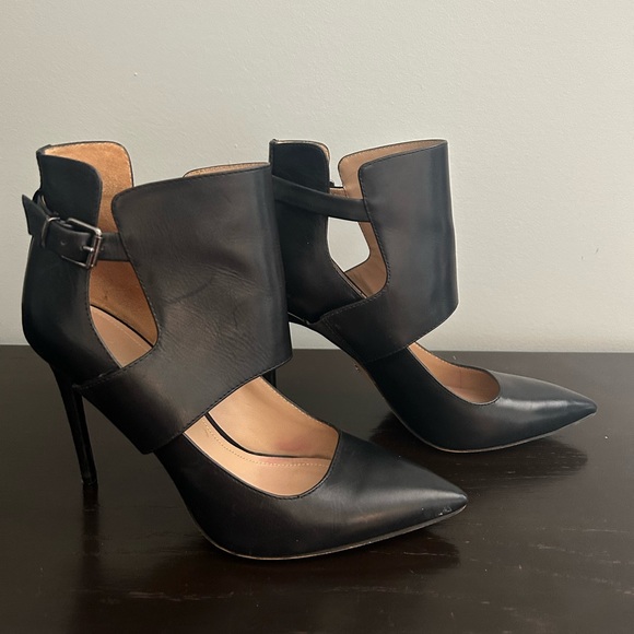 Kenneth Cole black unique heels Size 9 - Picture 2 of 10